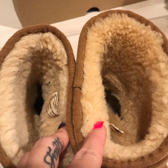 UGG Australia Chestnut Classic Short Boots - Picture 7 of 8